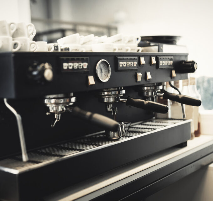Profesjonalny ekspres do kawy - dlaczego warto z niego korzystać?