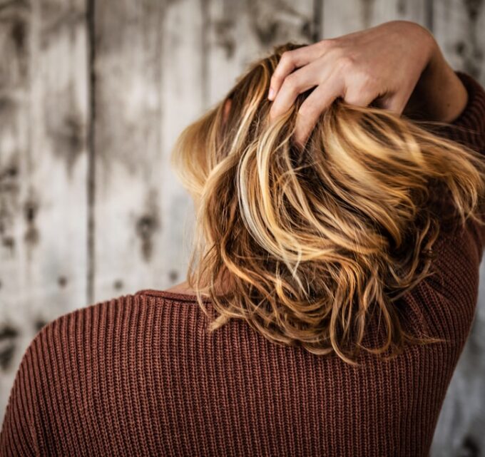 BioTrendy - Jak założyć perukę?